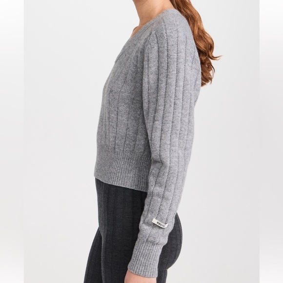 🍂NWT RECTO Bold Rib Slit Detail V Neck Sweater - Picture 3 of 11